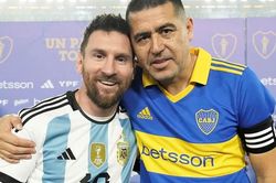 Messi ghi bàn trận tri ân Riquelme, nhận kỷ niệm chương vô địch World Cup