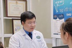 Bé gái bị hoại tử da vùng dưới cánh tay do kiến ba khoang cắn