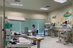 Chữa bệnh bằng rạch dao lam trên người: Bé trai 10 tuổi bị tử vong