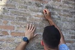 Đối mặt án tù 5 năm vì viết lên tường Đấu trường La Mã