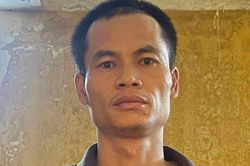 Rạng sáng mua 'đá' về sử dụng, gặp Công an ném xuống đất định phi tang