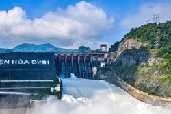 Nhiều hồ thủy điện miền Bắc bỏ xa mực nước chết