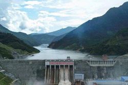 Hồ thủy điện nhỏ tăng công suất phát điện, hồ lớn vận hành ổn định