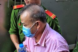 Cựu Đại sứ Vũ Hồng Nam khai đã từ chối tiền hối lộ nhưng không kiên quyết