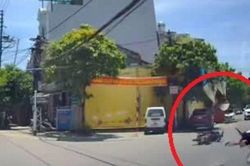 Clip: Ôm cua như tay đua, 2 thanh niên 'đầu trần' lĩnh ngay tai họa