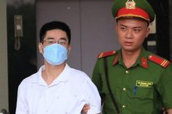 Cựu điều tra viên nói về chi tiết chiếc cặp có chứa 450.000 USD