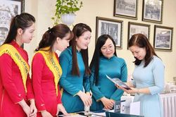 Thế thì… bán cho ai?