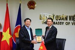 Thượng tướng Nguyễn Tân Cương thăm Đại sứ quán Việt Nam tại New Zealand