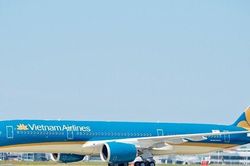 Máy bay Vietnam Airlines hạ cánh khẩn cấp tại Dubai cấp cứu hành khách
