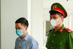 Tạm dừng phiên tòa 'chuyến bay giải cứu' để bị cáo nộp tiền khắc phục