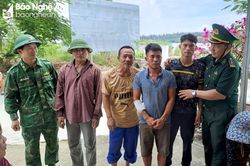 Kịp thời cứu sống 4 ngư dân Nghệ An bị chìm tàu
