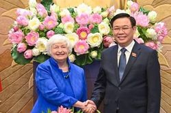 Chủ tịch Quốc hội Vương Đình Huệ tiếp Bộ trưởng Tài chính Hoa Kỳ Janet Yellen