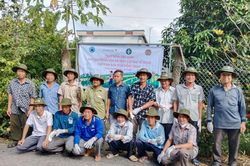 Ra quân thu gom rác thải thuốc bảo vệ thực vật