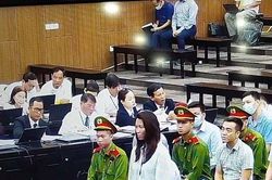 Bị cáo khóc, 'xin đi tù thay' cựu Thiếu tướng Nguyễn Anh Tuấn
