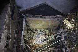 6 người mắc kẹt trong căn nhà 2 tầng bốc cháy ngùn ngụt