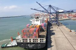 Bộ Công thương vào cuộc khẩn vụ hàng loạt container hàng bị lừa ở Trung Đông