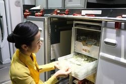 'Theo chân' quy trình quyên góp suất ăn hàng không Vietnam Airlines