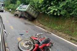 Va chạm với xe tải, nam thanh niên tử vong tại chỗ, tài xế rời khỏi hiện trường