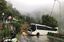 Sạt lở đèo Bảo Lộc, 3 CSGT và 1 người dân mất tích