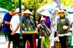 Nha Trang: Tăng cường quản lý hoạt động buôn bán hàng rong