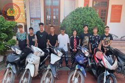 Nhóm thanh niên vác hung khí đi 'xử' đối thủ, nhưng đánh nhầm người