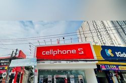 TPHCM: Bắt hai kẻ đến cửa hàng điện thoại vờ mua rồi cướp nhiều Iphone đắt tiền
