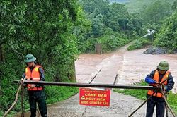 Quảng Bình: Nước lũ dâng gây ngập, chia cắt cục bộ thôn, bản khu vực biên giới