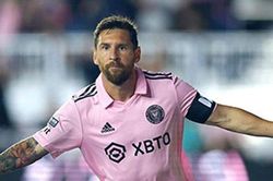 Vé trận sân khách đầu tiên của Messi bán hết sau 10 phút