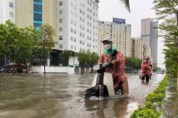 Một số chú ý giúp bảo vệ xe máy sau khi di chuyển trong mùa mưa bão