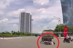 Clip: Chạy vun vút, bẻ lái không kịp, xe tải hất ngã nữ tài xế xe máy cub