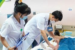 Bảo tồn chân trái đã hoại tử cho bé gái bị tai nạn giao thông