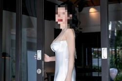 Bán dâm nghìn đô, các nữ tiếp viên hàng không có bị đuổi việc?