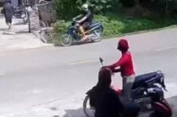 Clip: Gặp nữ tài xế lao xe ra đường bất thình lình, lái ô tô khách may mắn thoát đại họa