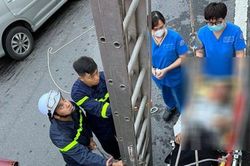 Nam thanh niên bị tai nạn, văng khỏi cầu Chương Dương