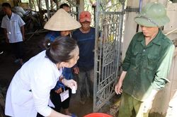 Chủ động xử lý ổ dịch bệnh truyền nhiễm sau mưa lũ