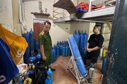 Thu giữ 63 bình khí N2O trong ngôi nhà trọ