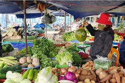 Nếu không kiểm soát tốt giá hàng hóa - dịch vụ, sẽ kìm hãm sản xuất và sức mua trong nước