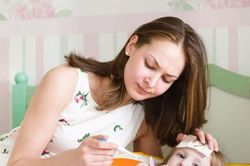 Hạ sốt cho trẻ tại nhà nhanh chóng mà không cần