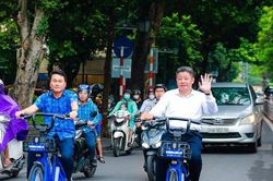 Lãnh đạo Tp.Hà Nội trực tiếp trải nghiệm dịch vụ xe đạp công cộng