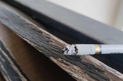 Tại sao nicotine trong thuốc lá có thể gây nhiều tác động tâm thần kinh?