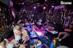Bắt nhóm đối tượng tổ chức sử dụng ma túy tại quán karaoke