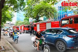 Cháy nhà 4 tầng, bà nhanh trí cho cháu 5 tháng tuổi vào xô thả xuống đất thoát nạn