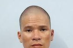 Nam thanh niên bình thản cướp tiệm vàng như chốn không người