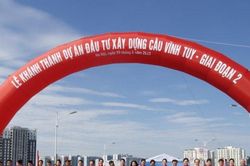 Cầu Vĩnh Tuy 2 'rực đỏ' trong lễ thông xe, Thủ tướng cắt băng khánh thành
