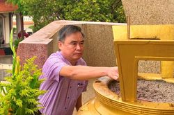 Dâng hương tưởng nhớ các Anh hùng liệt sĩ