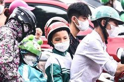 Người dân đổ về Hà Nội sau kì nghỉ lễ 2/9, nhiều tuyến đường ùn ứ kéo dài