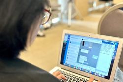 Khẩn trương hoàn thiện dự thảo nghị định quản lý, cung cấp, sử dụng dịch vụ internet, thông tin trên mạng