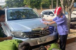 Xích mích trong cuộc rượu, lái xe ô tô tông bạn nhậu nhập viện