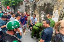 Hà Nội: 'Bắt nóng' tên cướp tiệm vàng trên phố Vũ Xuân Thiều
