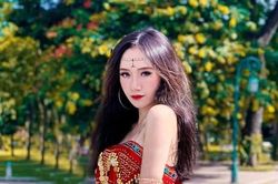 Điều ít biết về 'cô giáo dạy nhảy hot nhất TikTok'